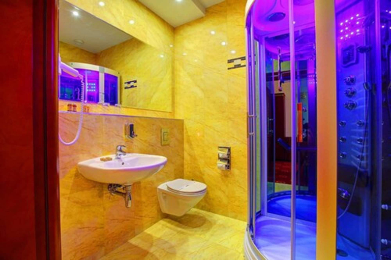 Bathroom 4, Holiday Park, Warsaw