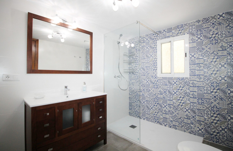 Bathroom 5, 1106 Villa la Marina, Málaga