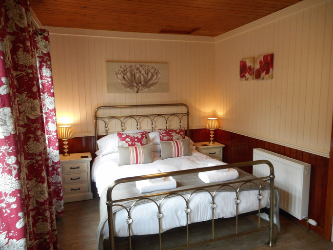 Bedroom 2, Bluebell Lodge 5 with Hot Tub, Dumfries and Galloway