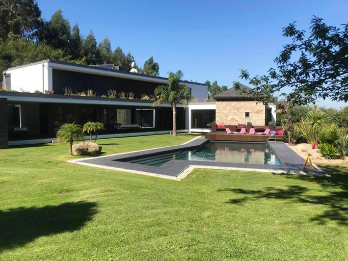 Villa With 4 Bedrooms in Louredo, With Wonderful Mountain View, Private Pool, Enclosed Garden - 20 km From the Beach, Santa Maria da Feira