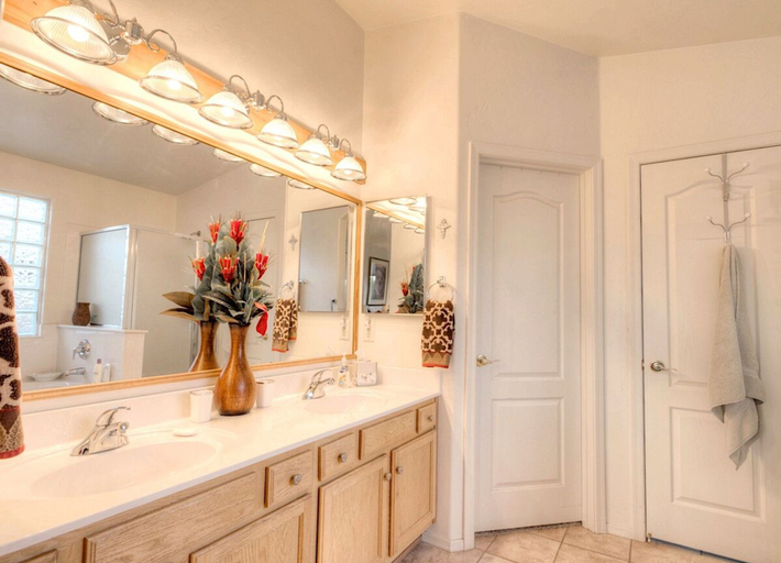 Bathroom 3, Mountain Calling 3BR by Casago, Pima