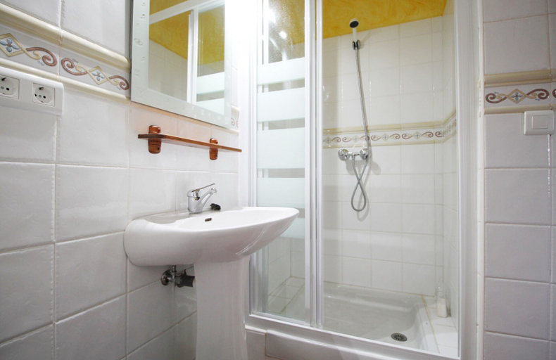 Bathroom 5, 1106 Villa la Marina, Málaga