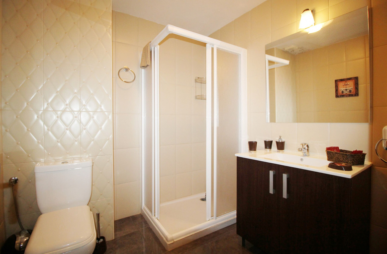 Bathroom 4, 1100 Apartment Ermita, Málaga