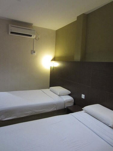 Radiant Hotel, Manjung