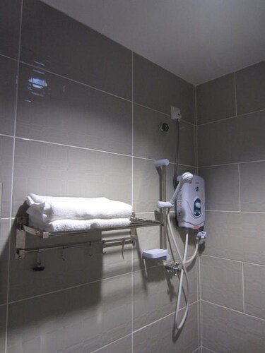Radiant Hotel, Manjung