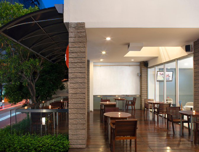 ibis Bangkok Sathorn, Sathorn