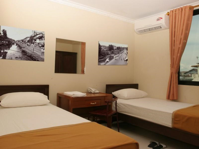 Bedroom 2, Hotel Aroma Inn Pontianak, Pontianak