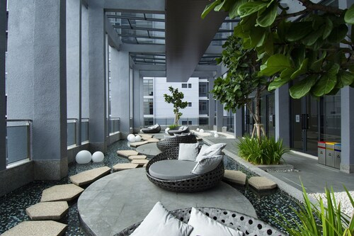 OYO Home Studio Expressionz Suites KL Tower View from Infinity Pool, Kuala Lumpur