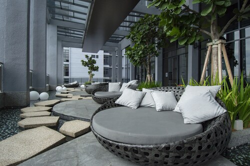 OYO Home Studio Expressionz Suites KL Tower View from Infinity Pool, Kuala Lumpur