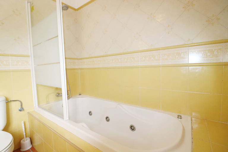 Bathroom 5, 1053 Villa Seral, Málaga