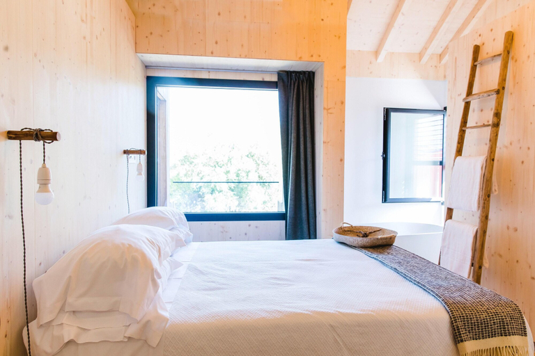 Bedroom 2, Elegant Apartment Alvados 50m² + Pool, Porto de Mós