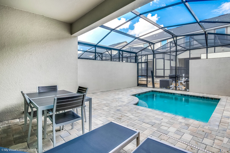 Sport & Beauty 3, 1552 Carey Palm Circle, Osceola