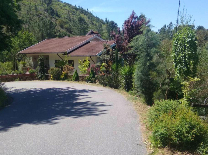 house with 2 bedrooms in pte. da barca, with wonderful lake view and enclosed..., Ponte da Barca