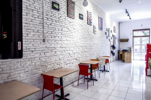RedDoorz Near Pasar Baru Trade Center, Bandung