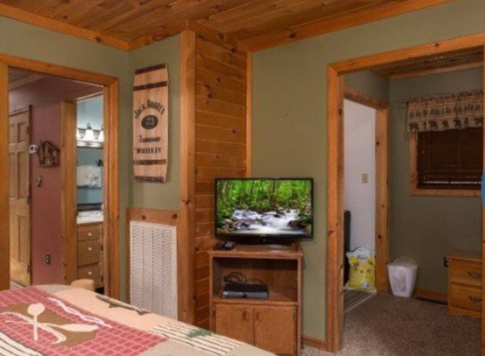 Bedroom 4, The Heart of Tennessee, Sevier
