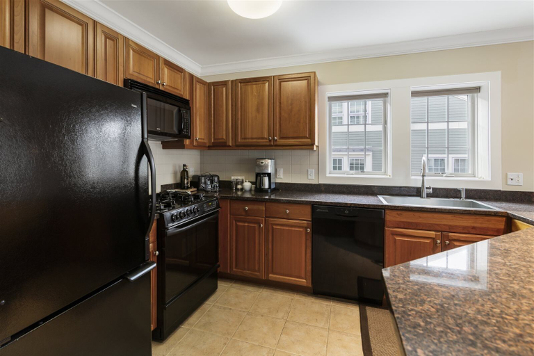 Others 4, 622a Topnotch, Lamoille
