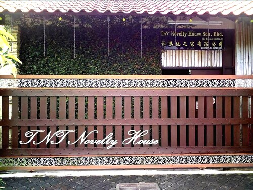 TnT Novelty House, Hilir Perak