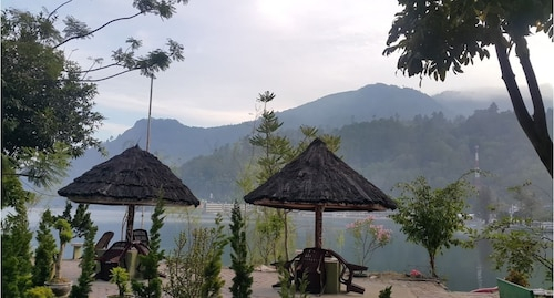 Pandu Lakeside Hotel Parapat - Toba Lake, Toba