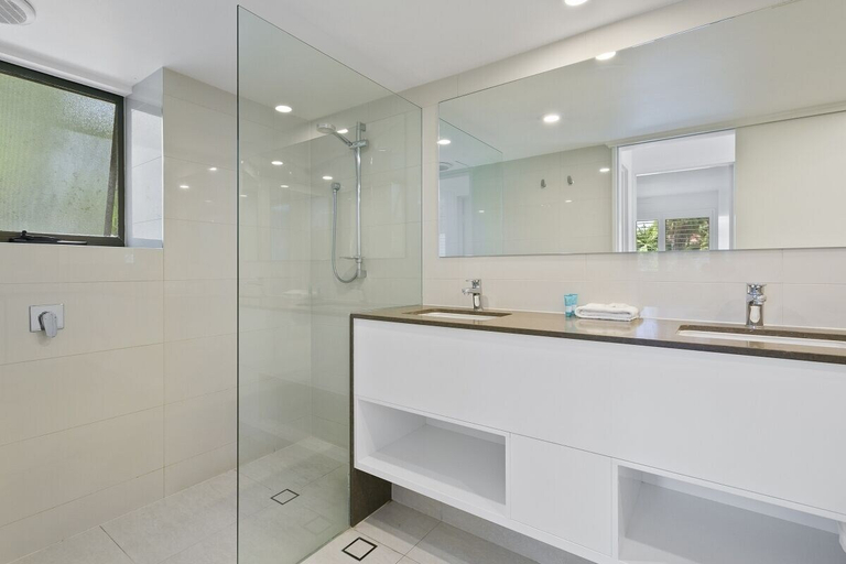 Bathroom 4, Noosa Shores, Noosa - Noosa-Noosaville
