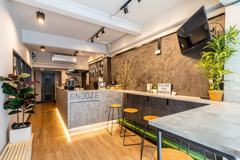 Public Area 1, Snoozzze Hostel, Bang Rak