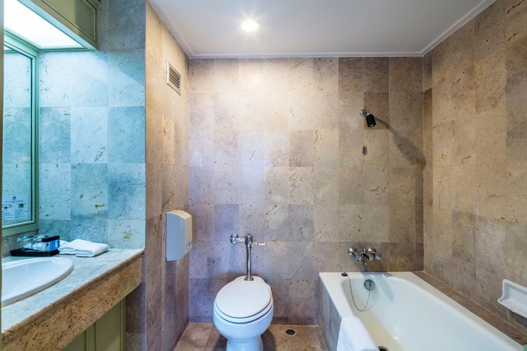 Bathroom 5, Cholchan Pattaya Beach Resort, Pattaya