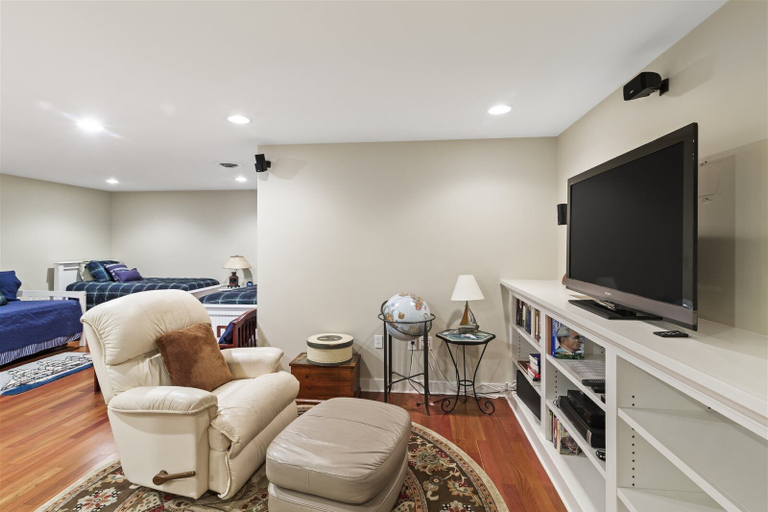 Others 5, 622a Topnotch, Lamoille