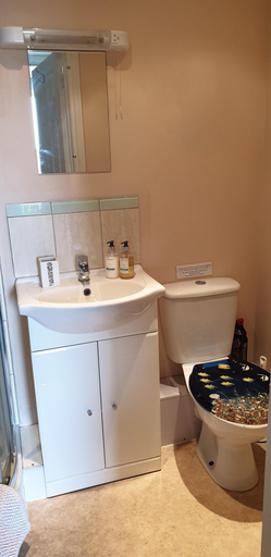 Bathroom 4, Jurassic Apartments Bungalow, Dorset