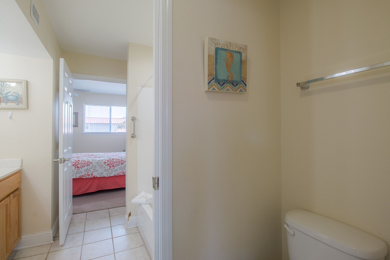 Bedroom 2, Oak Shores 103, Harrison