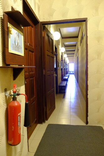TnT Novelty House, Hilir Perak