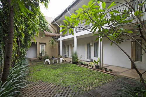RedDoorz @ Mampang Prapatan, Jakarta Selatan
