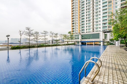 The Zest Kinrara by Plush, Kuala Lumpur