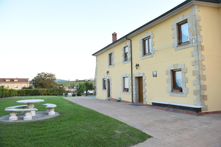 Exterior & Views 2, Cozy apartment in Mogro, 63 m² with private pool!, Cantabria