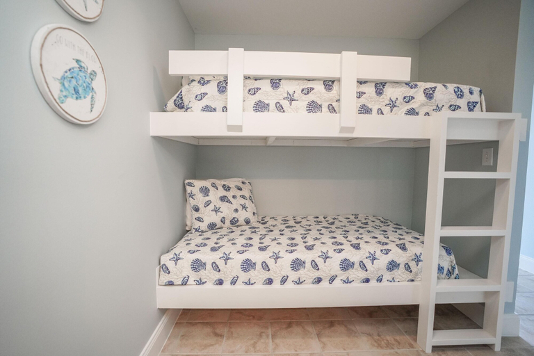 Bedroom 4, Laketown Wharf by Resort Collection, Bay