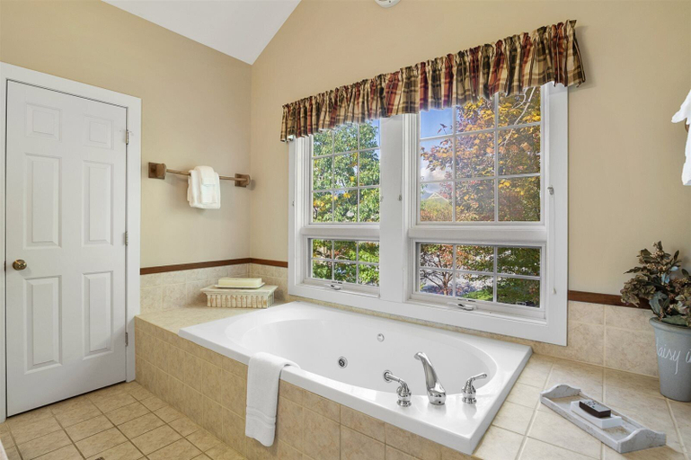 Bathroom 5, Family Friendly Overlook at Topnotch, Lamoille
