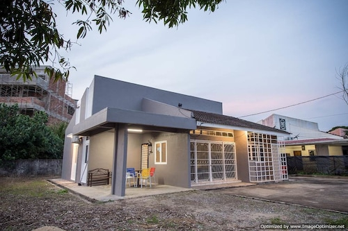 Kemaman Lodge & Cafe - Hostel, Kemaman