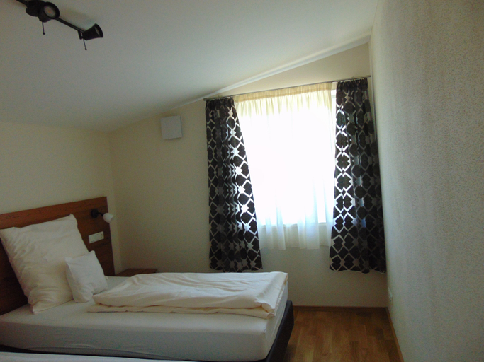 Bedroom 3, Hotel Heimfeld Cafe Restaurant, Altötting