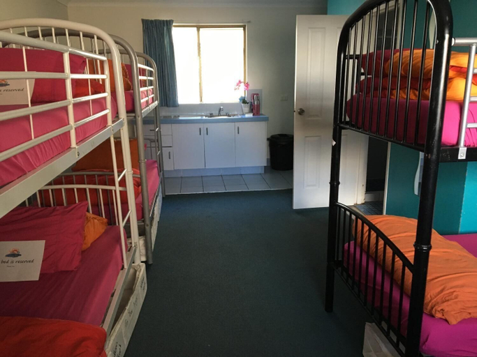 Bedroom 4, Maxmee Backpackers Resort, Gold Coast