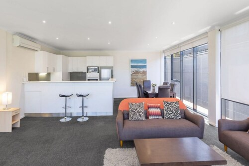 Riverside Apartments Melbourne, Melbourne