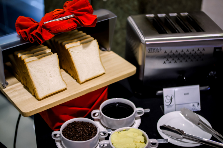 Food & Drinks 15