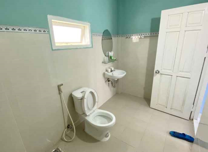 Bathroom 17