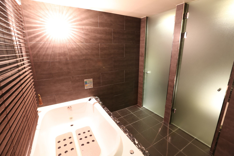 Bathroom 4, Paju Miiz, Paju