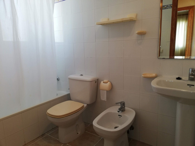 Bathroom 3, Lirios, Valencia