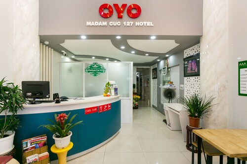 OYO 125 Madam Cuc 127, Quận 1