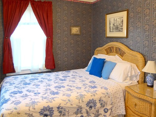 HENRY COLLINS INN - ADULT ONLY, Newport