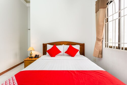 OYO 125 Madam Cuc 127, Quận 1