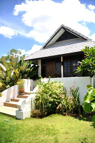 Baan Chai Thung, Doi Saket