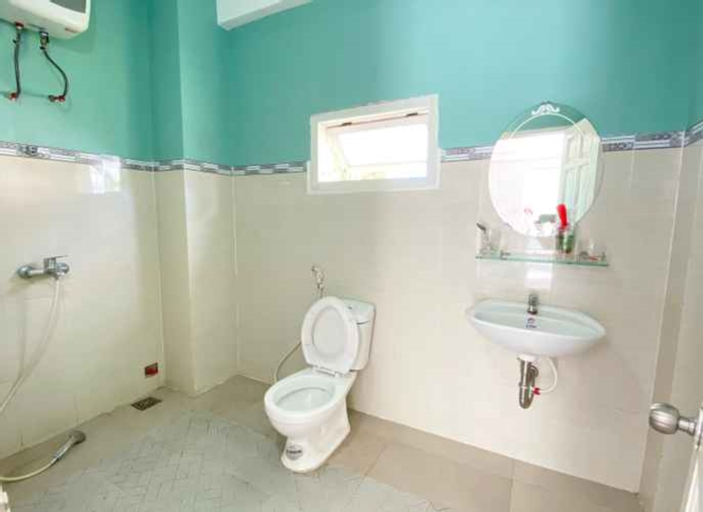Bathroom 15