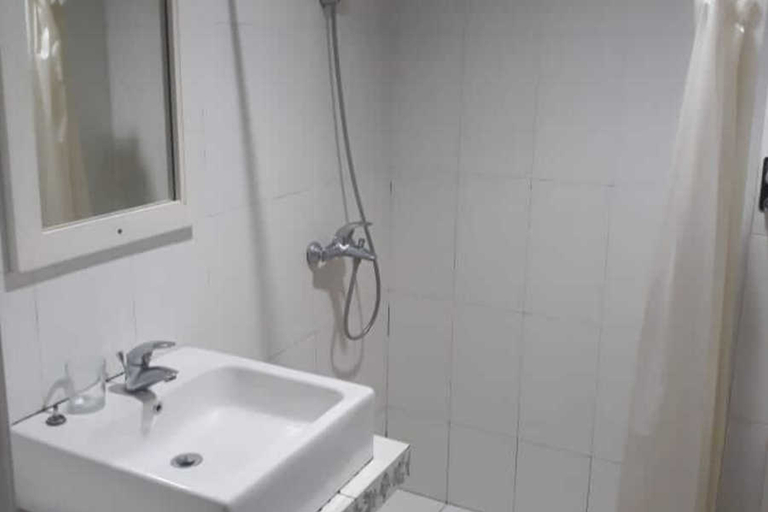 Bathroom 4, RedDoorz near Megamall Manado, Manado