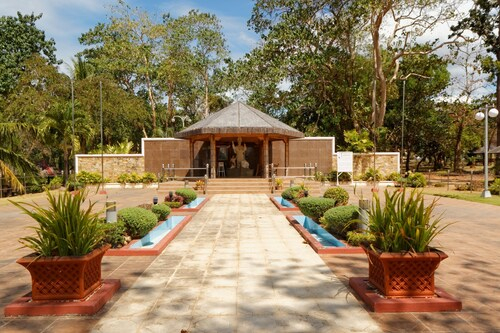 Kai Lodge, Morong