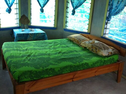 Sweet Escape On Manono Island, Aiga i le Tai